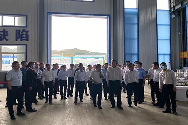 內(nèi)蒙古自治區(qū)黨委常委、通遼市委書記孟憲東攜考察團(tuán)到一諾環(huán)境考察指導(dǎo)